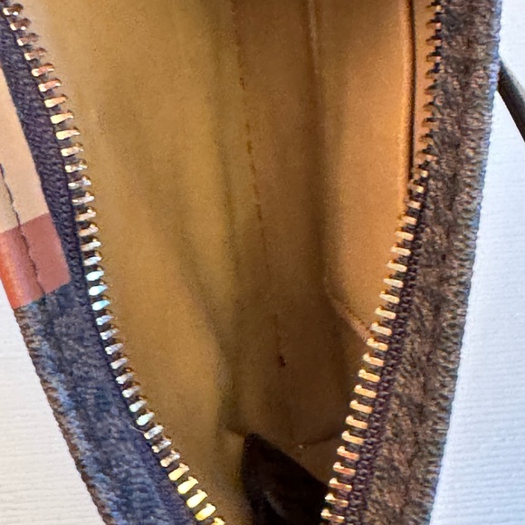 🤎Michael Kors Monogram Belt bag EUC - Picture 3 of 4